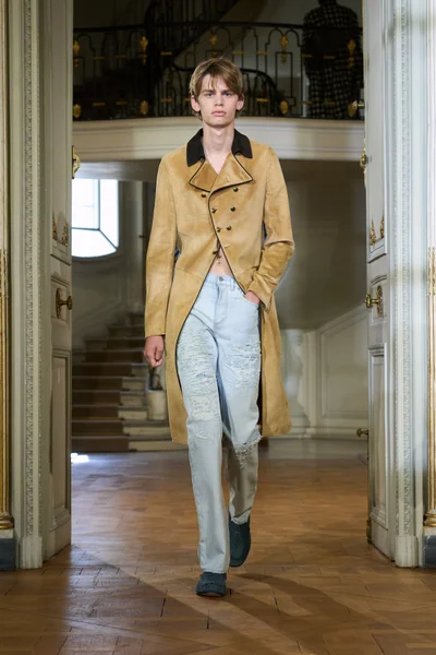 Look 12